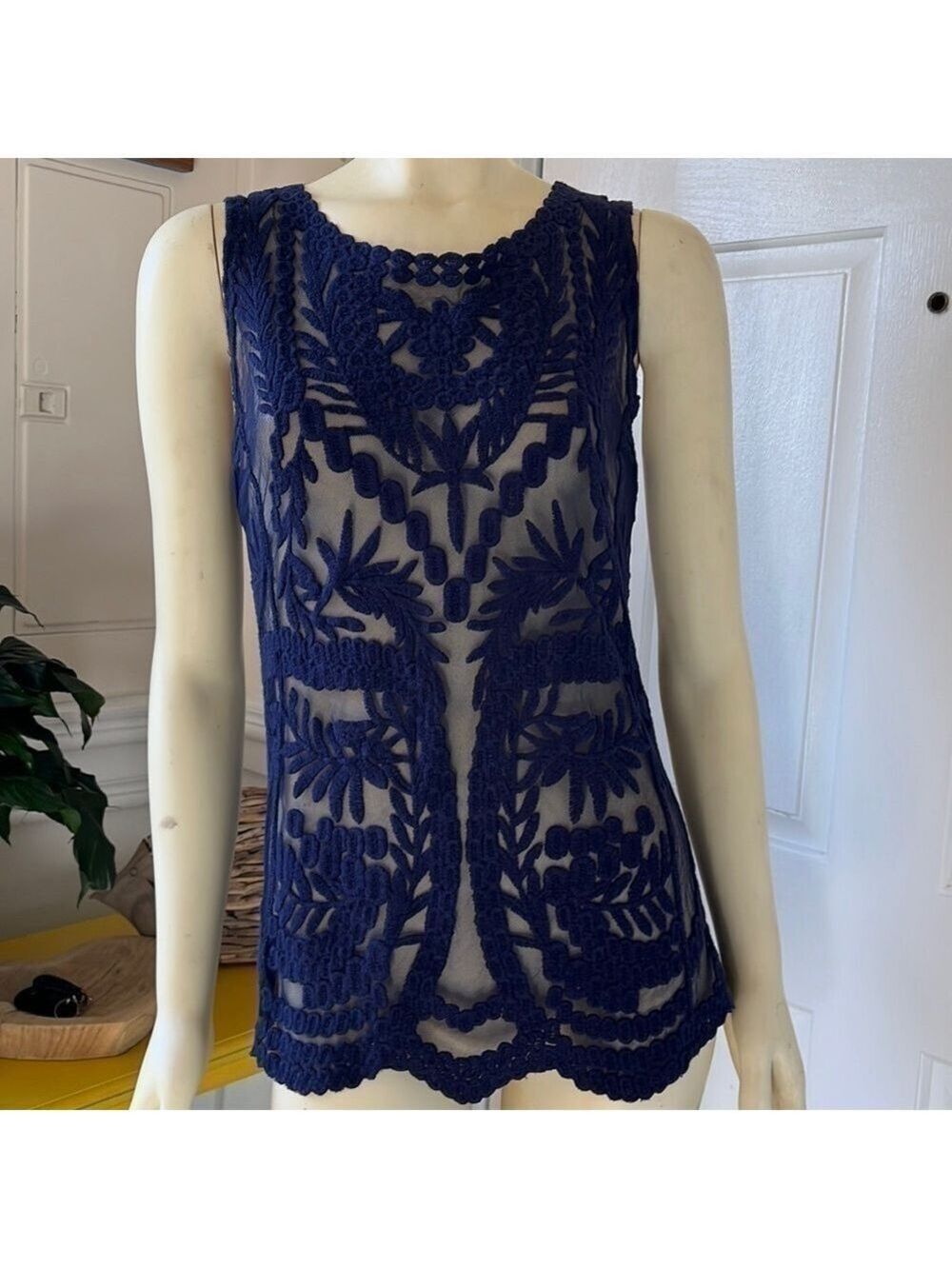 𝅺LAUNDRY by Shelli Segal Navy Crocheted Lace Sleeveless Top S